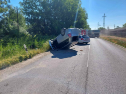 Teherautó és egy személygépkocsi ütközött össze