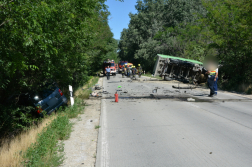 Kamion és személygépkocsi ütközött össze