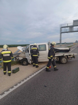 A kisteherautóban egyedül a sofőr utazott