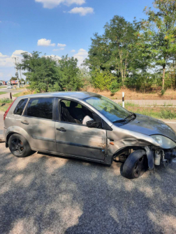 a személyautó kereke is kitörött