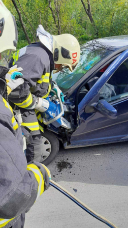 Kamion és egy személygépkocsi ütközött össze