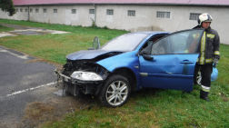 Kerítést kitörve egy telephely udvarára zuhant a gépkocsi