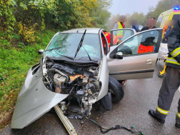 Két személygépkocsi ütközött össze