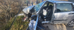 Villanyoszlopnak ütközött egy személygépkocsi Szentendrén
