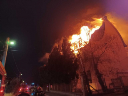 Több város hivatásos és önkéntes tűzoltói oltották a lángokat