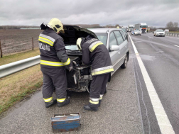 A dabasi tűzoltók végezték a műszaki mentési feladatokat.