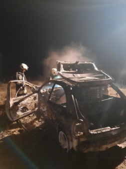 Kigyulladt egy személygépkocsi Alsónémedi határában