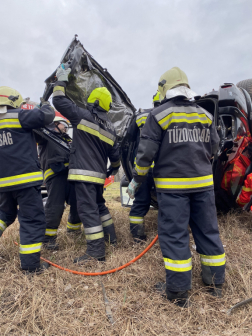 A nagykátai tűzoltók végzeték a műszaki mentési feladatokat