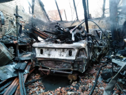 A műhelyben egy gépkocsi is kiégett