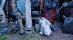 A tűzoltók több ipari gázpalackot kihoztak az égő helyiségből