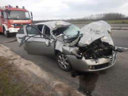 Kamion hátuljába rohant egy személygépkocsi 