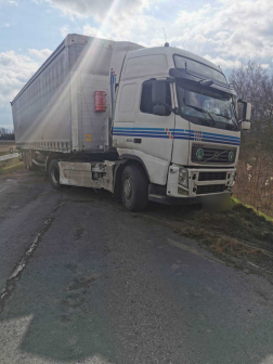 A tűzoltók átvizsgálták a kamiont