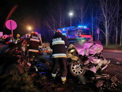 Az összetört autók forgalmi akadályt okoztak