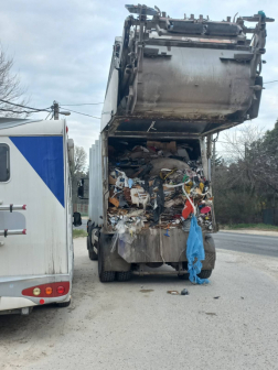 Kukásautóban szállított hulladék kapott lángra Budakalászon
