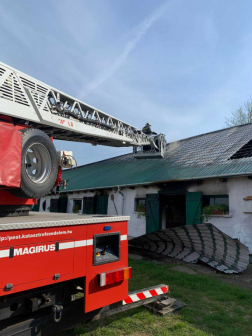 Kigyulladt egy asztalos üzem Vácegresen