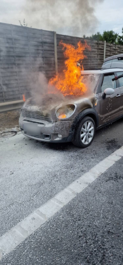 Kigyulladt egy gépkocsi az M7-es autópályán