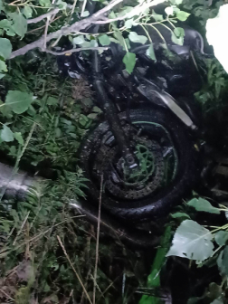 Tartályos teherautó és egy motorkerékpáros ütközött össze