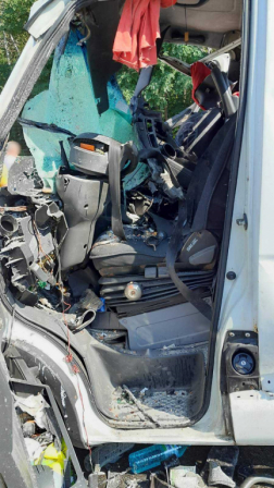 Teherautó hátuljába rohant egy tréleres kisteherautó az M5-ös autópálya 29-es kilométerénél, Ócsa közelében.