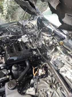 Egy személyautó motortere égett Monorierdőn