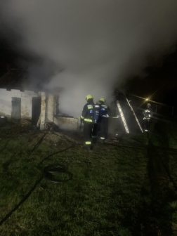 A tűzoltók átvizsgálták az épületet
