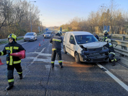 Négy személyautó ütközött össze