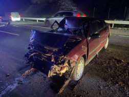 Kamion és egy személygépkocsi ütközött össze 
