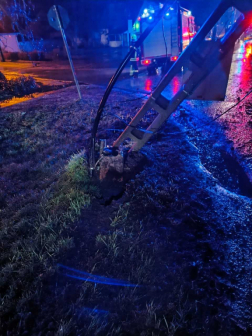 A tűzoltók áramtalanították a gépkocsit