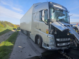 Az összetört kamionok forgalmi akadályt okoztak