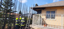 A családi ház tetőzetére is átterjedt a tűz