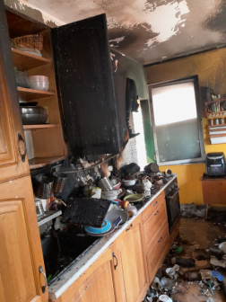 A tűzoltók kiérkezésekor az épület konyhájában volt kisebb lángolás
