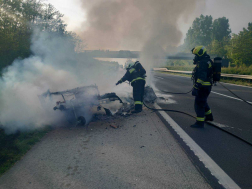 Menet közben gyulladt ki a lakókocsi