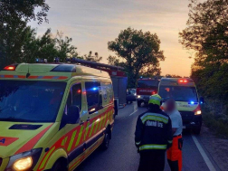 Három személygépkocsi ütközött össze