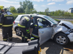 A törökbálinti hivatásos tűzoltók áramtalanították a járműveket