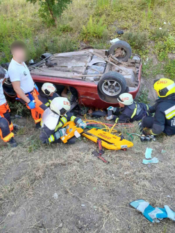 A gépkocsiban egyedül a sofőr utazott, aki a roncsba szorult