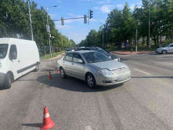 Az összetört gépkocsik forgalmi akadályt okoztak