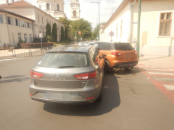 A ceglédi hivatásos tűzoltók áramtalanították a járműveket