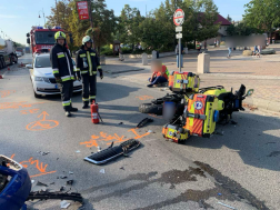 A tűzoltók áramatalanították a járműveket