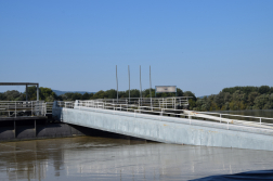  	Harminchat kilométeren folynak a védekezési munkálatok