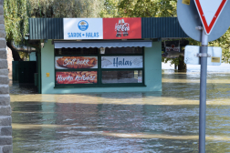  	Harminchat kilométeren folynak a védekezési munkálatok