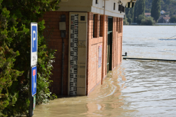  	Harminchat kilométeren folynak a védekezési munkálatok
