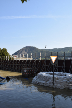  	Harminchat kilométeren folynak a védekezési munkálatok