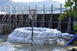  	Harminchat kilométeren folynak a védekezési munkálatok
