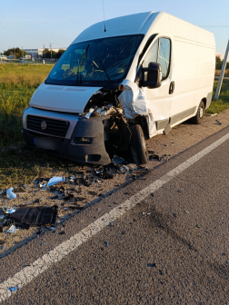 Kisteherautó és egy személygépkocsi ütközött össze