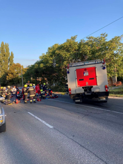 Teherautó és egy személygépkocsi ütközött össze