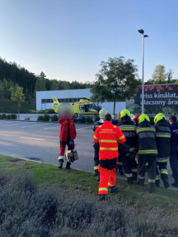 A műszaki mentés ideje alatt az érintett útszakaszt lezárták