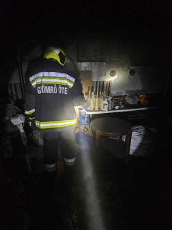 Olajsütő és a környezete égett