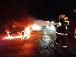 Kigyulladt egy személygépkocsi Galgagyörk közelében