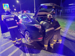 Közvilágítási lámpának ütközött egy személygépkocsi Szada határában