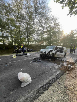 Az összetört autók forgalmi akadályt okoztak