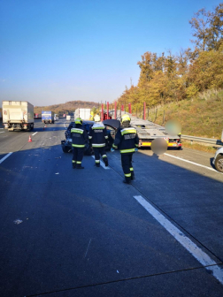 A tűzoltók átvizsgálták a járműveket